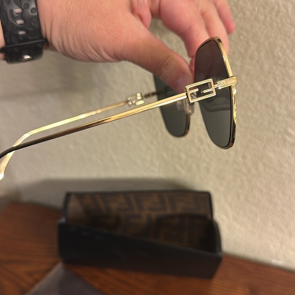 Fendi Authentic metal sunglasses case and cloth - Picture 4 of 10